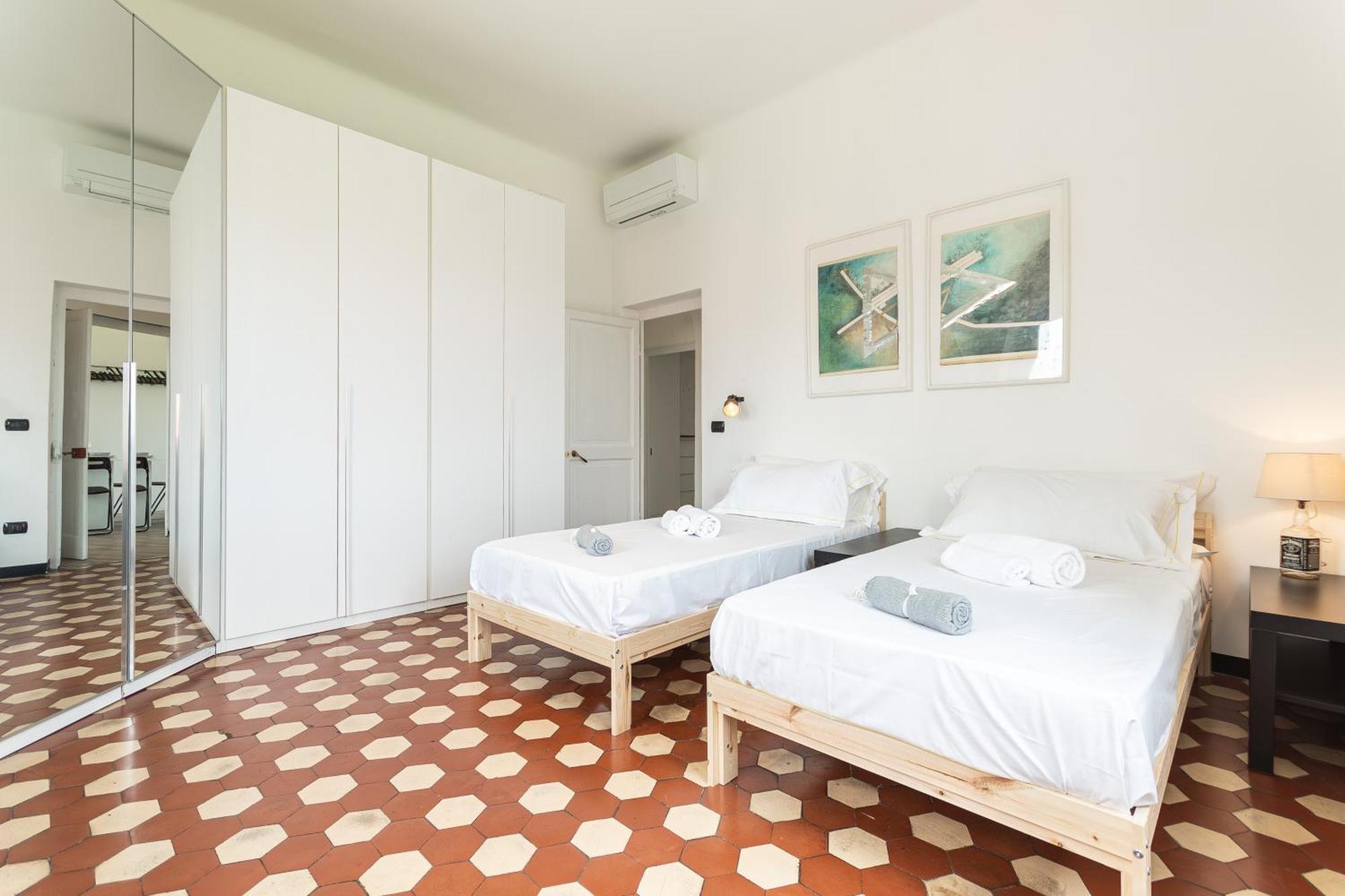 Spacious 3-Bedroom Apartment - 10 Min To City Center & 5 Min To Gaslini Hospital Génova Exterior foto