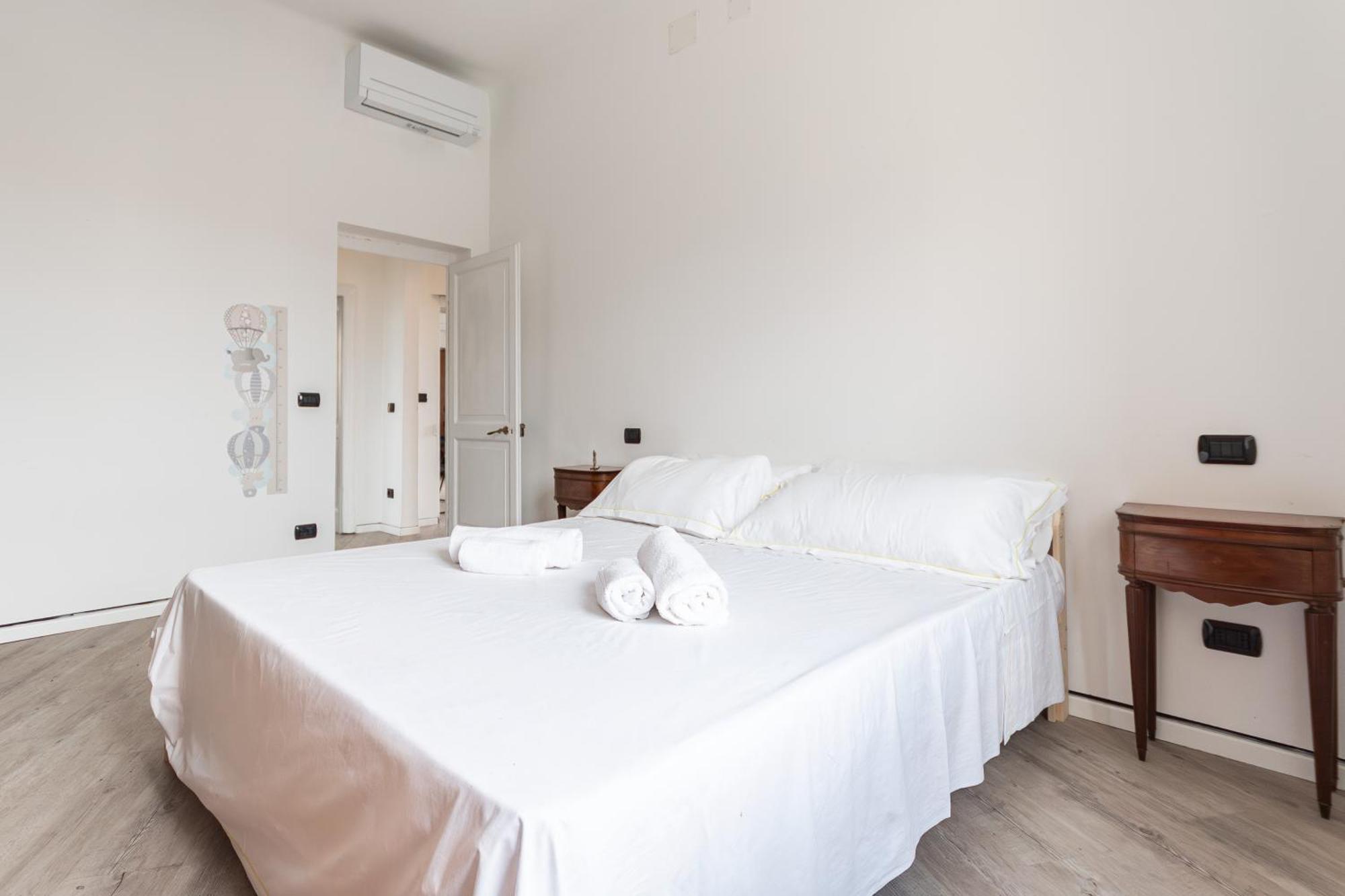 Spacious 3-Bedroom Apartment - 10 Min To City Center & 5 Min To Gaslini Hospital Génova Exterior foto